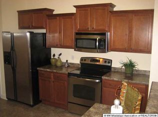 7714 W Woodridge Dr, Southaven, MS 38671