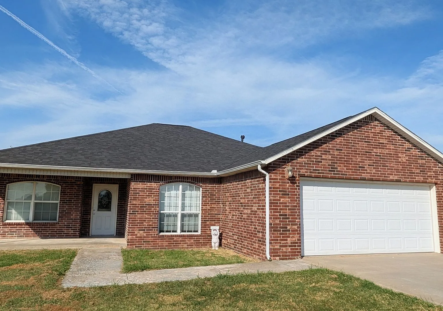 Fully Furnished-All Bills Paid- 3 Bedroom Home- 1 acre Pryor — Photo 1