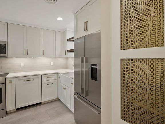 2nd image of 4040 Woodlawn Dr Unit 15