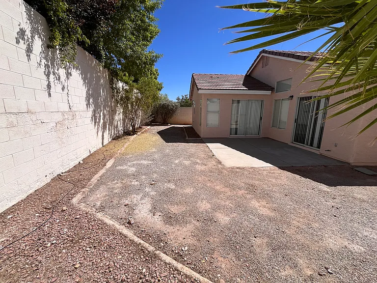 1501 Waterton Dr — Photo 17