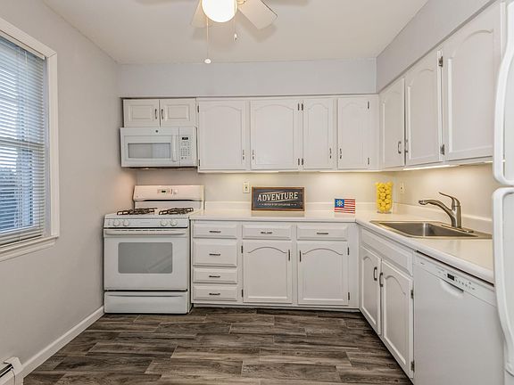 4th image of 12 Harbour Ln APT 3A