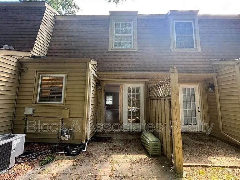 4808 Blue Bird Ct #D — Photo 34