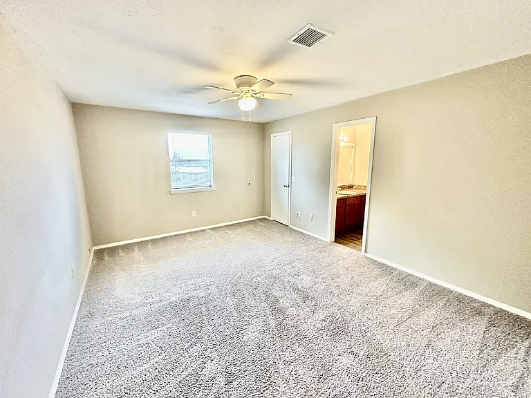 2437 W Gum St — Photo 10