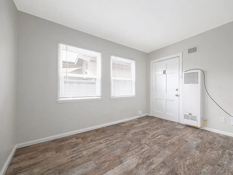 4380 McClintock St — Photo 5