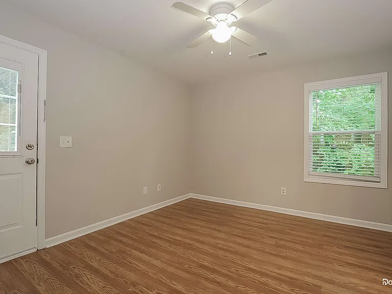 308 Lindale Dr — Photo 12