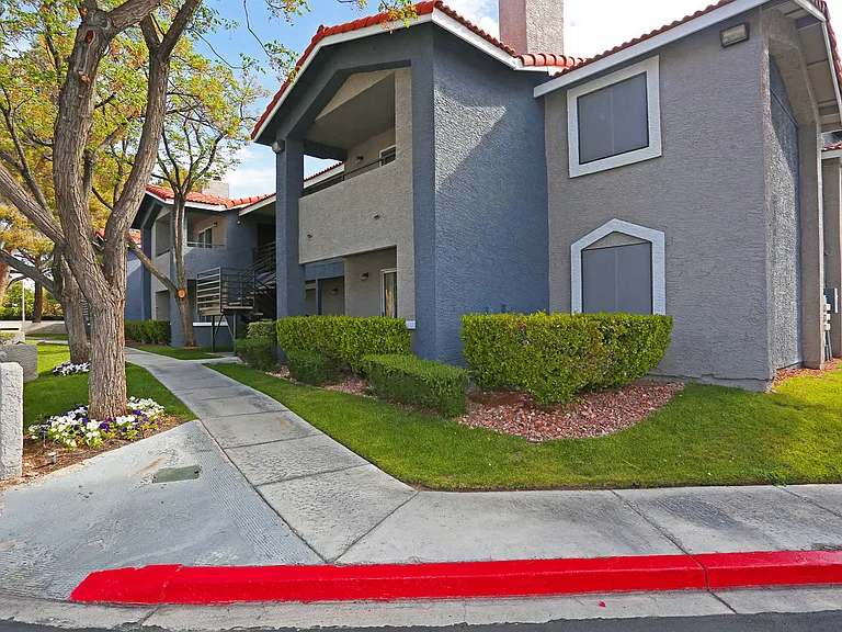 Bay Breeze Apartments — Photo 7