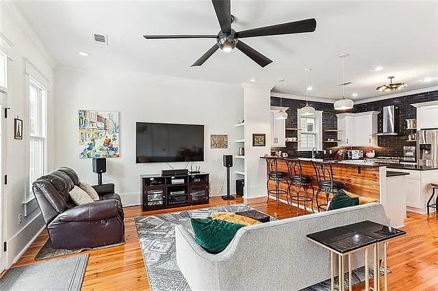 3 bed, 2.5 bath, 2213 sqft, $4,500 — Photo 4