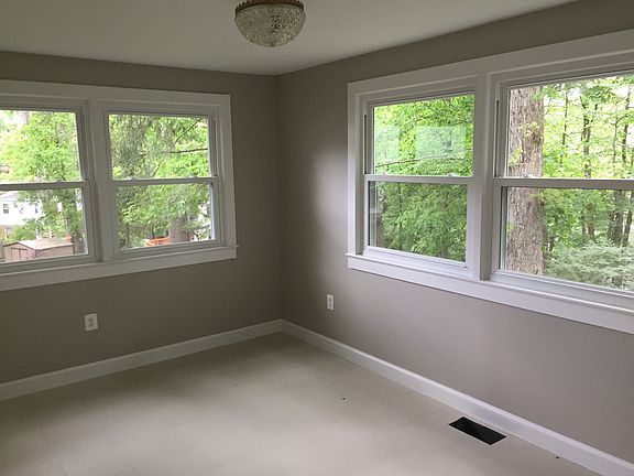 Newly Renovated "bonus" room