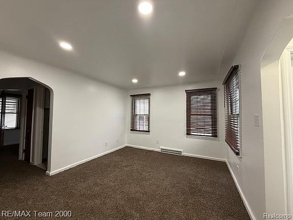 4th image of 3346 Roosevelt St
