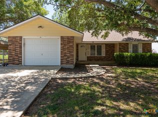 160 Tanglewood Dr, Seguin, TX 78155