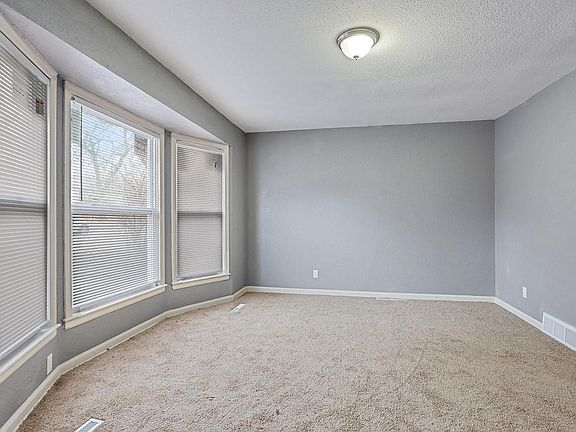 3rd image of 9626 Beacon Ave