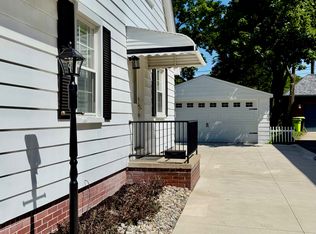 322 Glendale Ct, Rochester, MI 48307