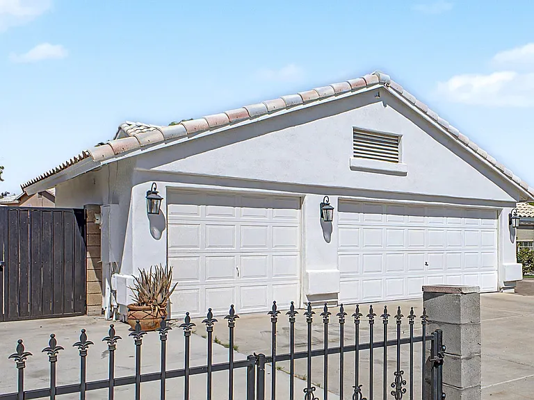 8544 W Holly St — Photo 4