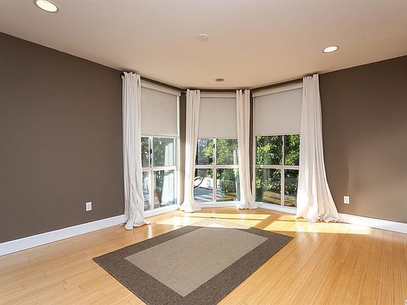 5th image of 8530 Holloway Dr APT 421