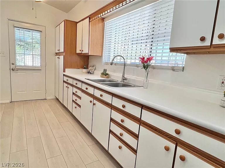 2300 Santa Clara Dr — Photo 11