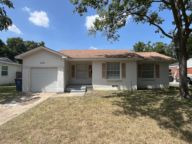 2301 Proctor St — Photo 1