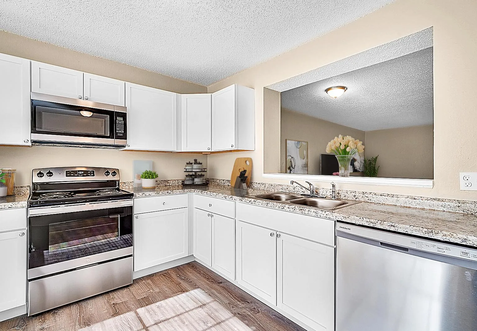 North Pointe Townhomes — Photo 1