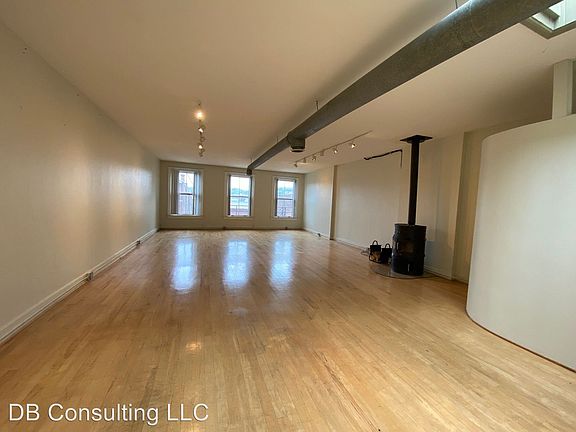 4th image of 19 W Court St Unit 4