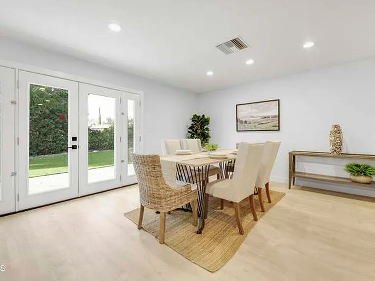 2109 Young Ave — Photo 14