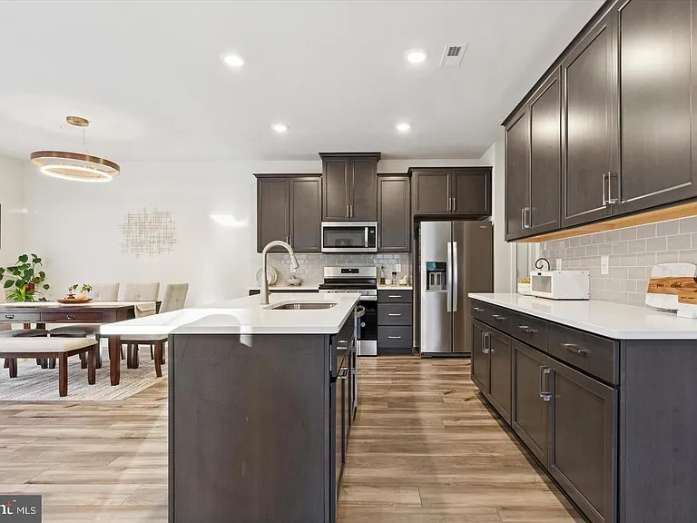 141 Four Leaf Dr — Photo 9