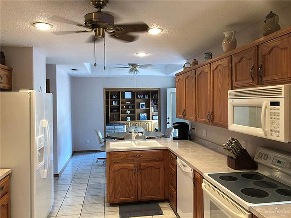 4th image of 805 Nada Dr