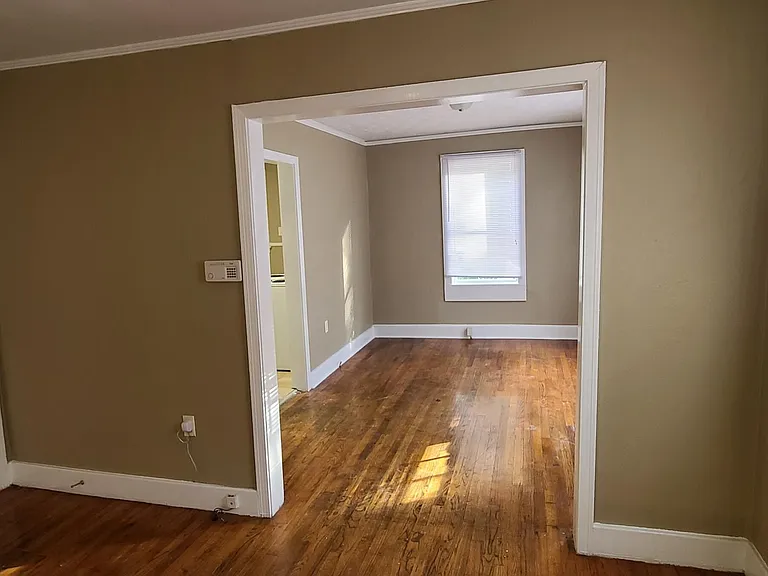 327 Decelle St #B — Photo 5