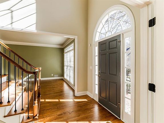 4th image of 1039 Lynhurst Ln
