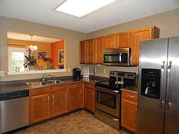 5th image of 4474 Connaught West Dr