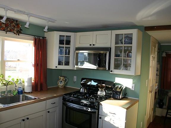 New Country Kitchen with great view of PA out window 