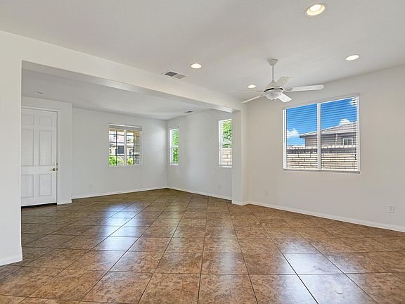 5th image of 40260 Padova Dr
