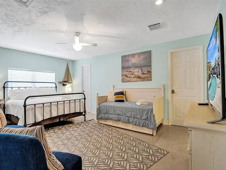 2051 Coral Reef Dr — Photo 36
