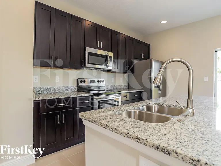 568 Hummingbird Ct — Photo 6