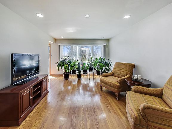 4th image of 2726 W 99th St