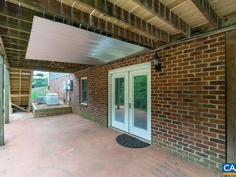 2810 Locust Hill Dr — Photo 37