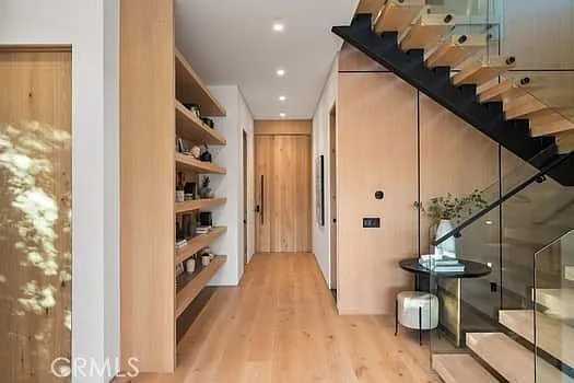 14758 Morrison St — Photo 30