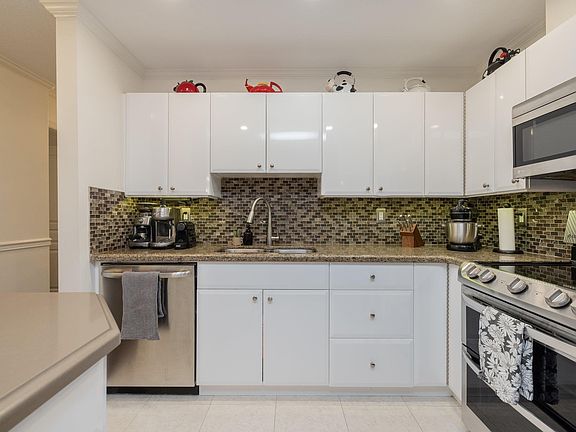 4th image of 1952 152a St #104