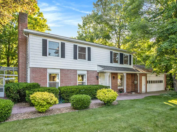 5811 Forest Harbor Dr, Kalamazoo, MI 49048
