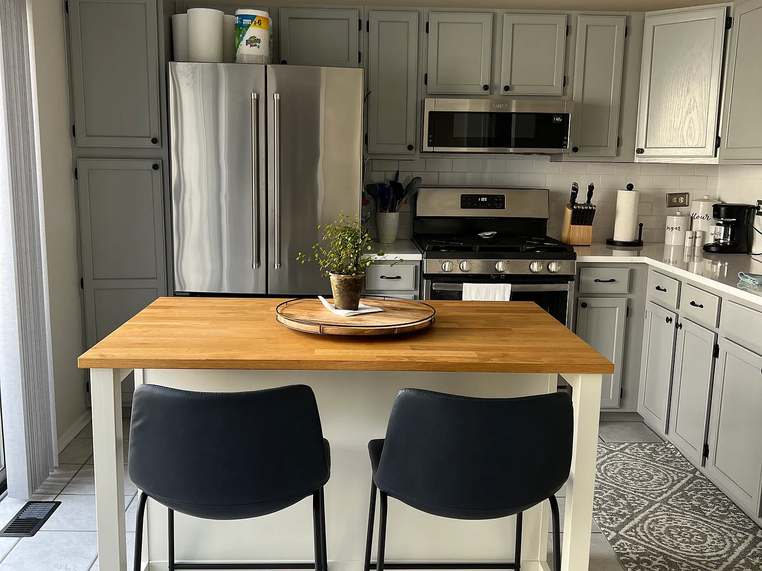 2 bed, 1.5 bath, 1560 sqft, $2,300 — Photo 3