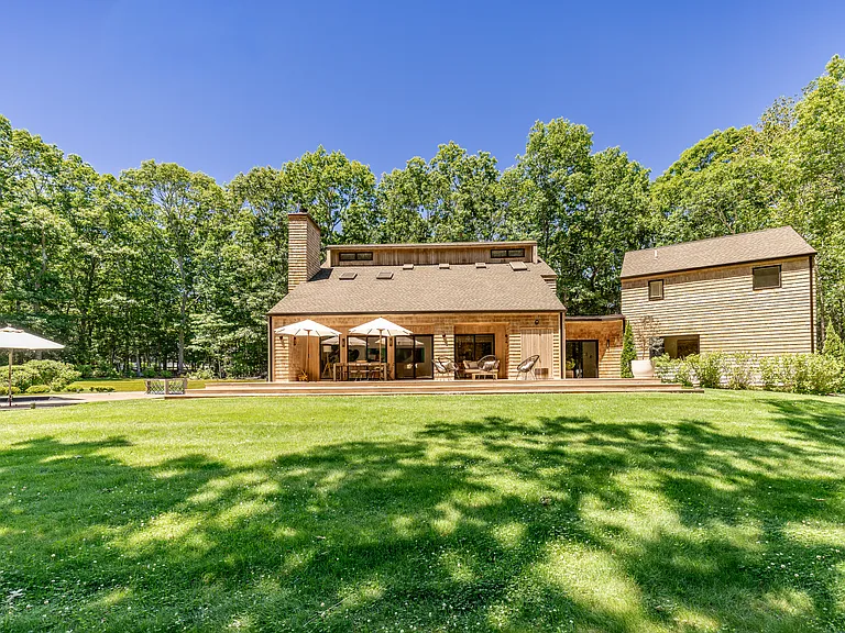 753 Edge Of Woods Rd — Photo 3