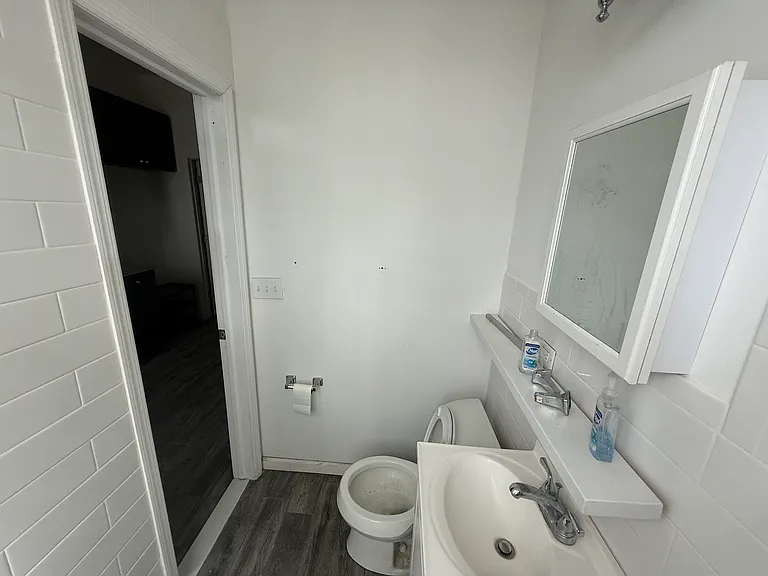 559 Hudson Ave #3R — Photo 5