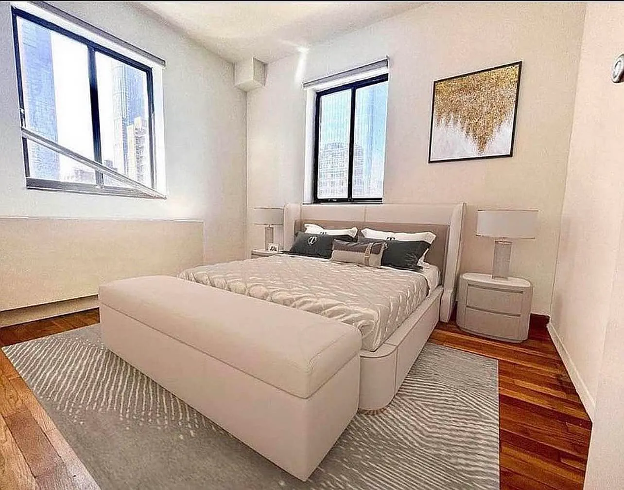 370 West 30th Street — Photo 4