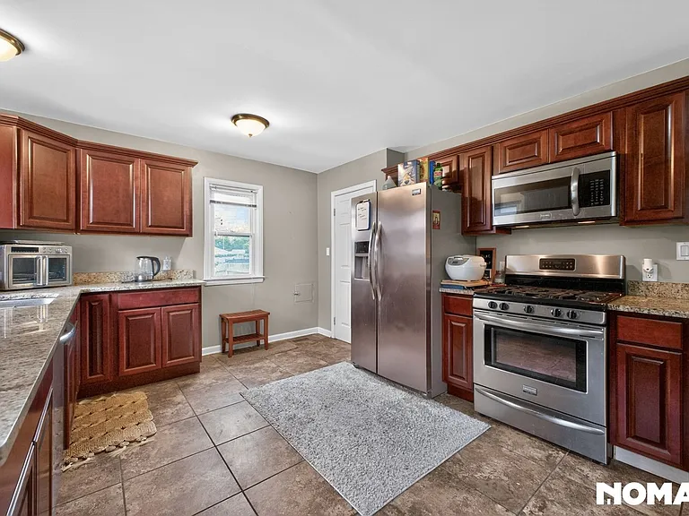 1723 Edgewood Dr — Photo 5