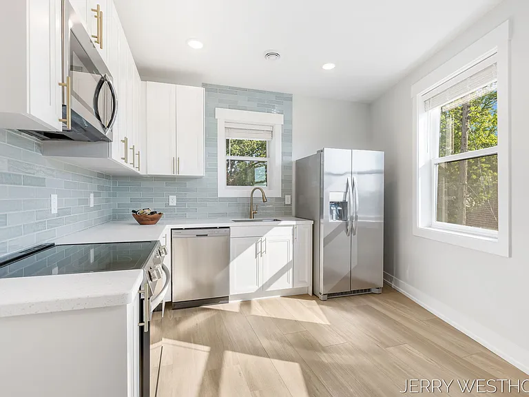 715 Butterworth St SW #4 — Photo 11