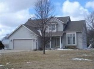 106 S Point Ct, Philo, IL 61864