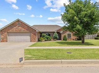 3008 Fairway Dr, Weatherford, OK 73096
