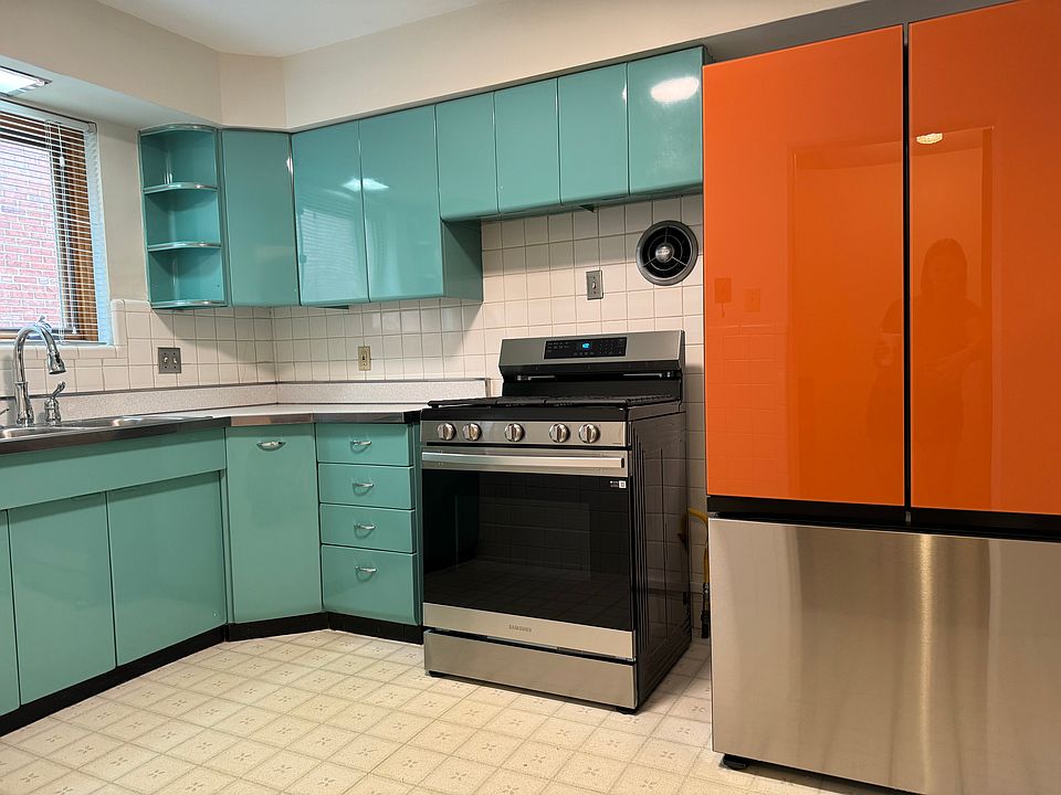1st Floor Kitchen (7512 Ethel Ave)