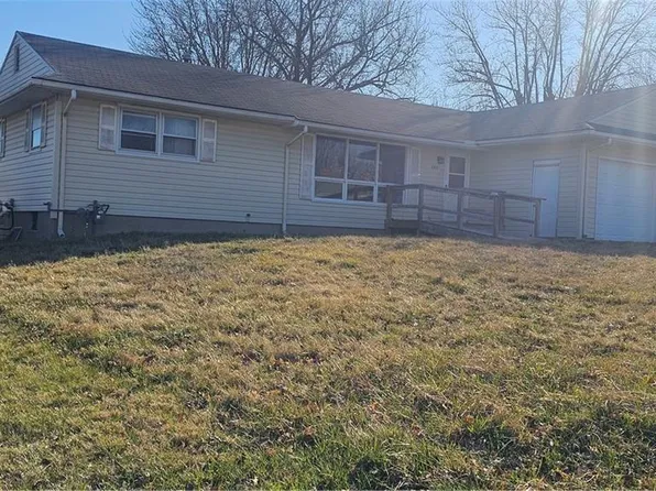 209 Crescent Dr, Chillicothe, MO 64601