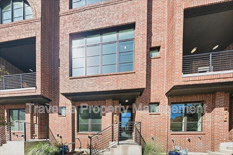 408 Rayner Ave