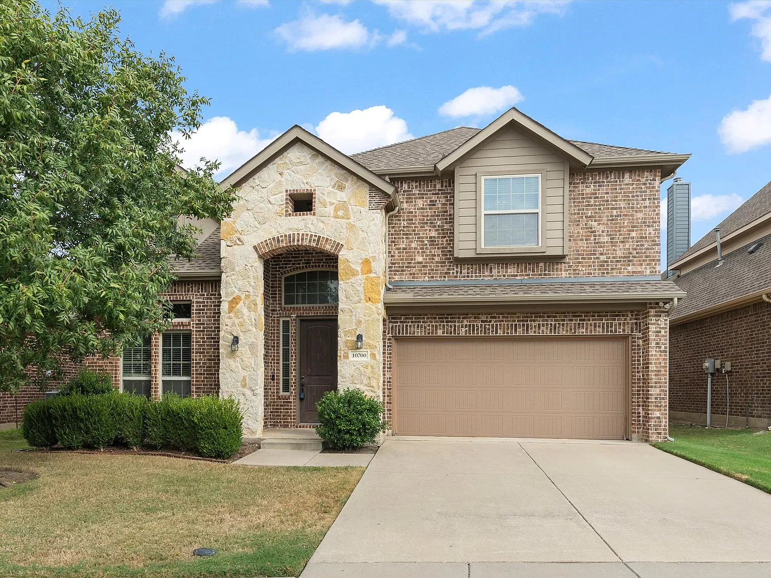 4 bed, 3.5 bath, 2765 sqft, $2,800 — Photo 1