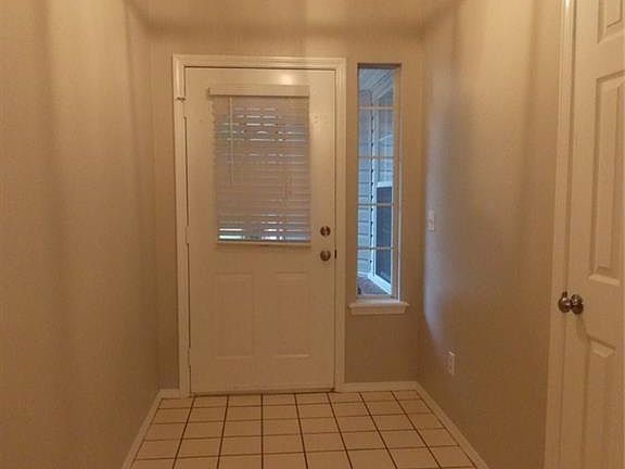 3rd image of 2216 Oaklawn Ave